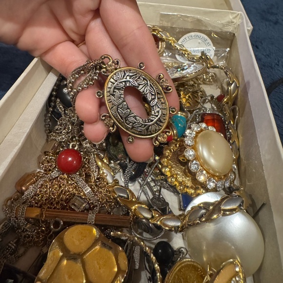 Huge Bundle Vintage Jewelry Mystery Grab Bag - Estate Jewelry Lot Surprise Box - Picture 6 of 14